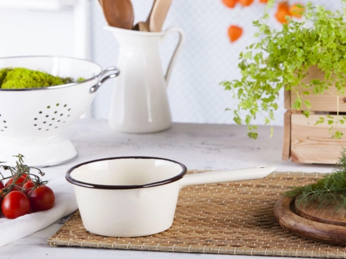 Kompakter Stieltopf für das tägliche Kochen