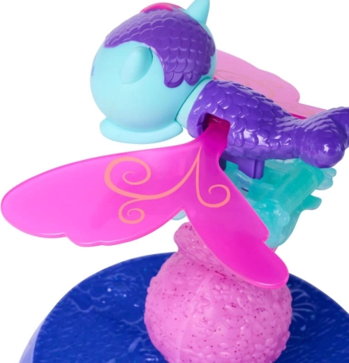 Flatternde Flügel am Finger und auf dem Ständer