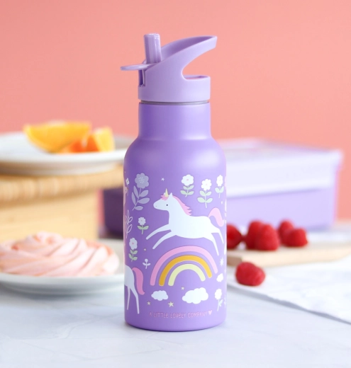 Bequemes Trinken mit Ausgießer und Strohhalm