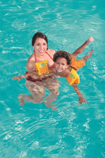 Hilfe beim Schwimmenlernen und Auftrieb