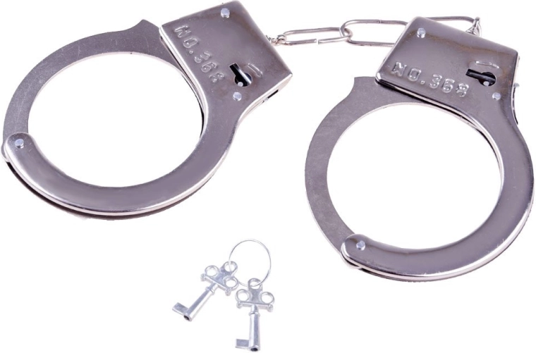 2 Schlüssel in der Packung und Verbindung mit Kette