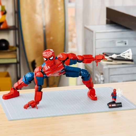 Voll beweglicher Spider-Man mit 36 cm Höhe