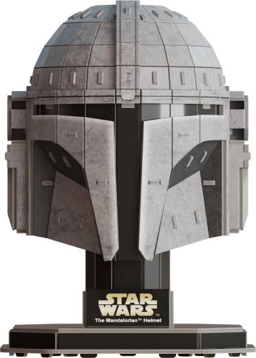 Detaillierter Mandalorianer-Helm auf Ständer