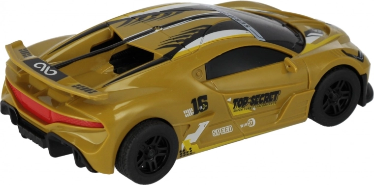 Sportlicher Drift-Look mit Spoiler und Aufklebern