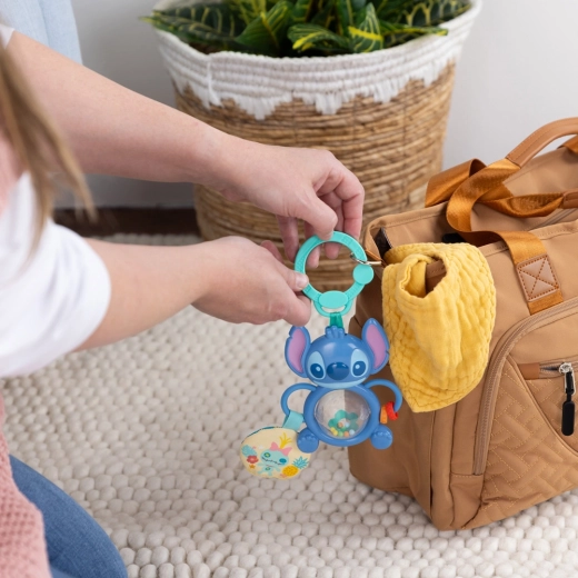 Einfache Befestigung am Kinderwagen und Autositz