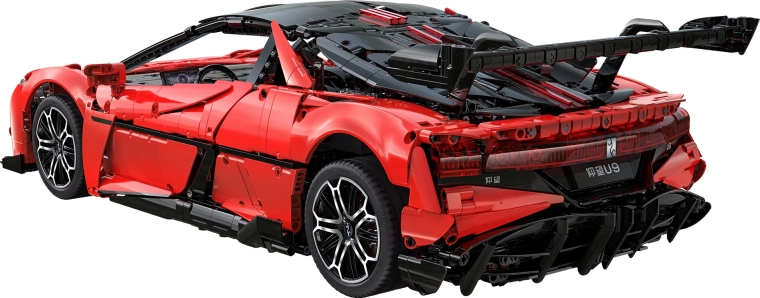 Realistischer Supersportwagen im Maßstab 1:8