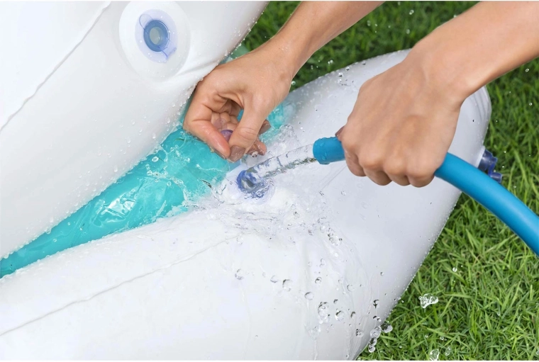 Mit Wasser befüllte, stabile Basis