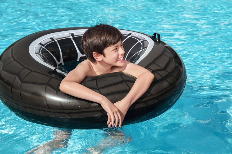 Großer Schwimmring für sommerlichen Badespaß