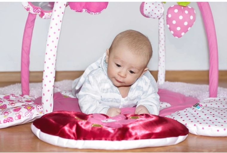 Sensorische Stimulation durch knisternde und strukturierte Elemente