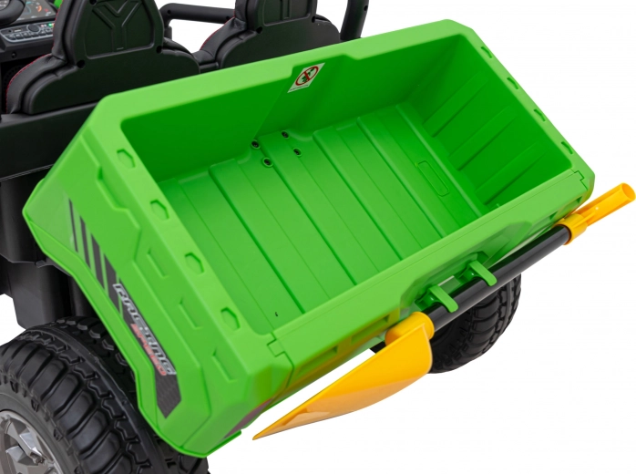 Elektrisch kippbare Ladefläche und großer Kofferraum