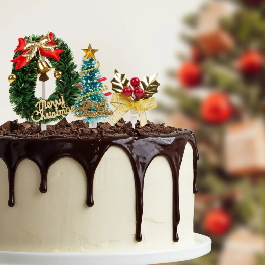Festliche Dekoration für Weihnachtsdesserts