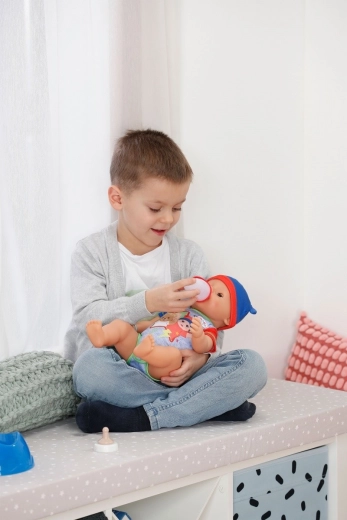 Realistische Babypflege