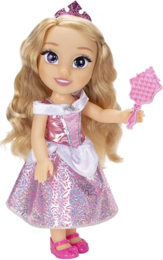 Königlicher Look mit Tiara und glitzerndem Kleid