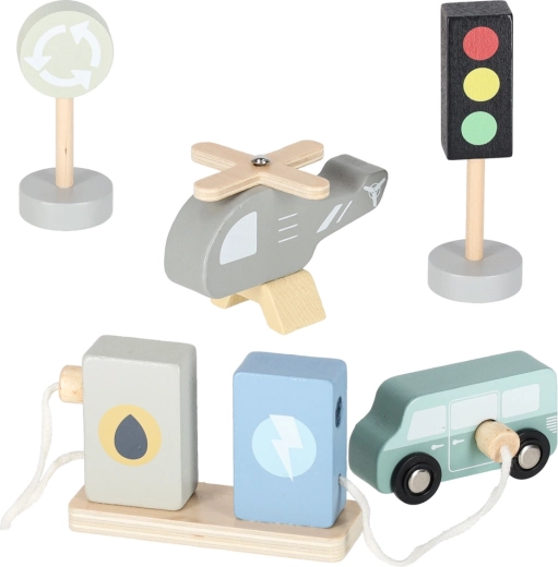 Tankstelle und Verkehrselemente