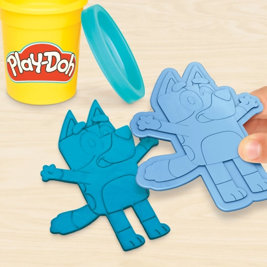 Figuren Bluey und Bingo mit ein paar Abdrücken