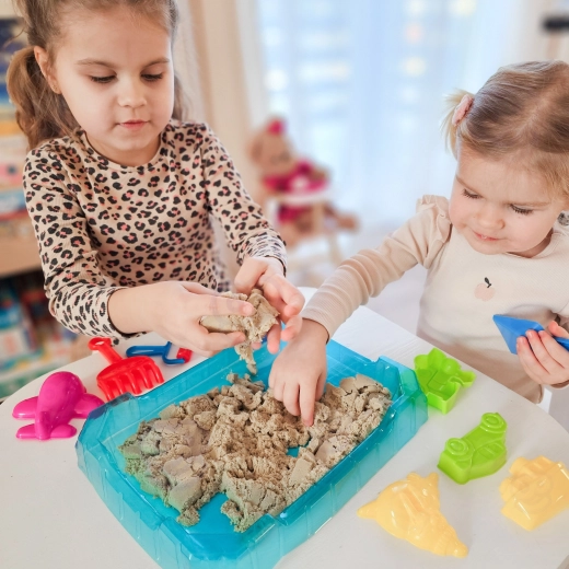 Kompaktes Tablett – Ordnung und Spaß auf dem Tisch