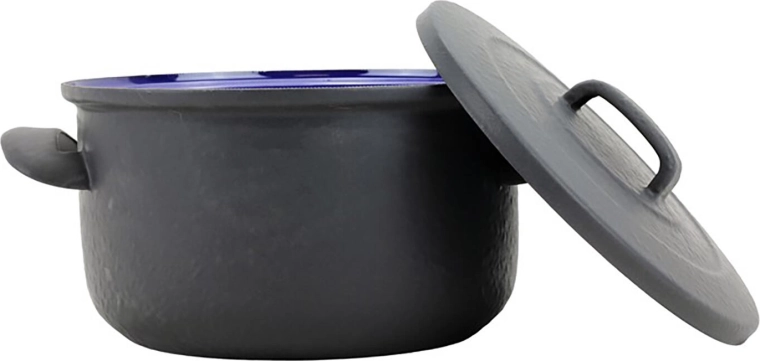 Dunkelblaue Emaille für gleichmäßiges Kochen