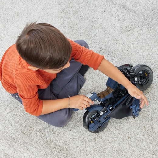 Fahraction mit großen Rädern