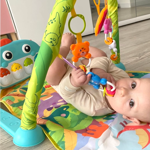 Bogen mit abnehmbaren Spielzeugen
