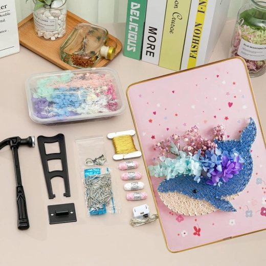 Alles in einer Box: von Nägelchen bis Zubehör