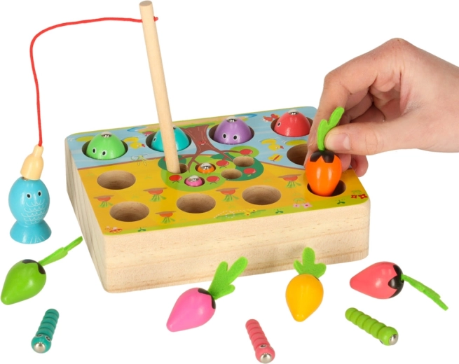 Sensorisches Spiel mit Karottenernte