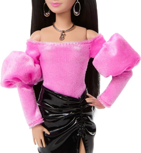 Luxuriöses rosa-schwarzes Outfit