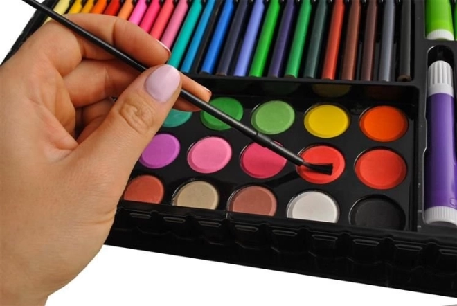 Aquarell im Set – Farben, Palette und Pinsel
