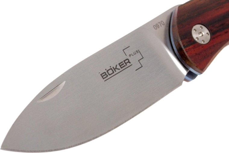 Premium-Klinge aus 440C-Stahl mit Satin-Finish