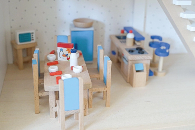 Komplette Küche und Essbereich für das Puppenhaus