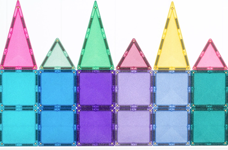 Transparente glitzernde Teile in Regenbogenfarben