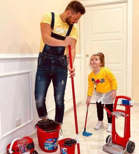Wagen auf Rollen für den einfachen Transport des Zubehörs