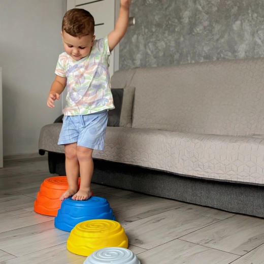 Gleichgewichtstraining mit Spielspaß