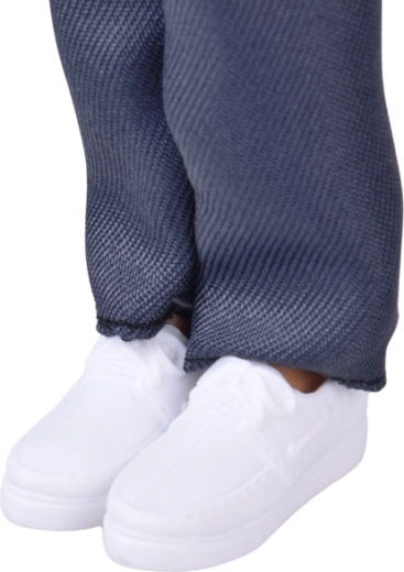 Komplettes Outfit inklusive Sneakers