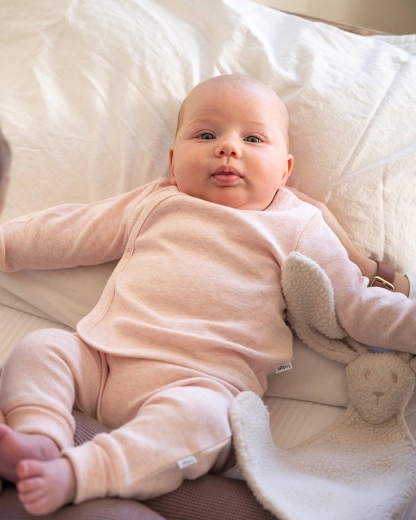 Bequeme Basis der Babyausstattung