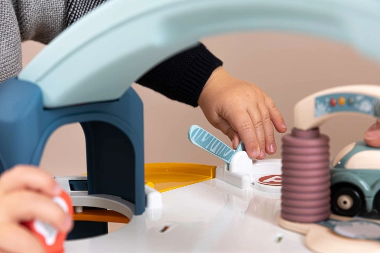 Interaktiver Aufzug und Waschanlage wie in echt