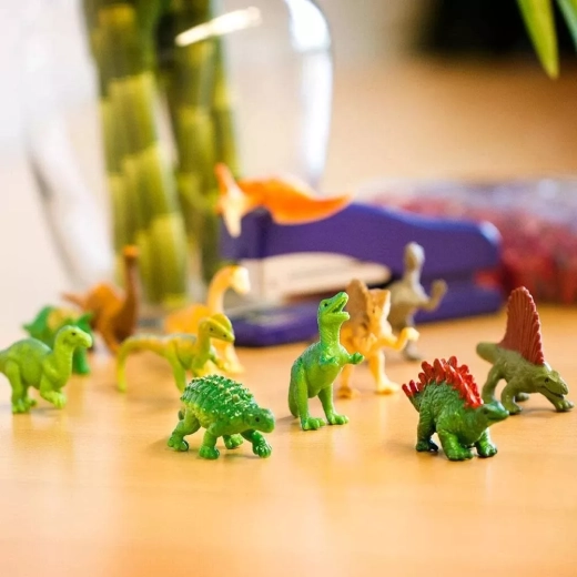 Handbemalte Figuren mit realistischen Details