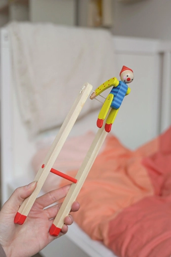 Drehen Sie den Clown mit einem einfachen Druck
