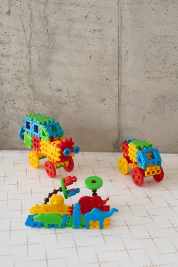 Fahrzeuge, Tiere und Bauwerke in 2D und 3D