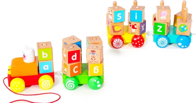 Holzzug mit Bildungswürfeln des Alphabets von Ecotoys