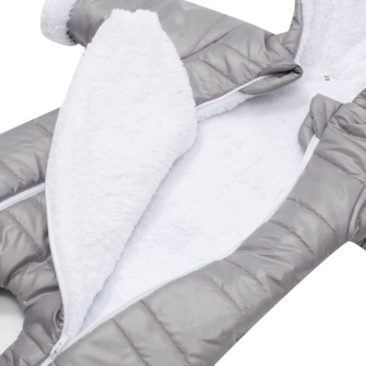 Zwei Reißverschlüsse für schnelles Anziehen und Wickeln