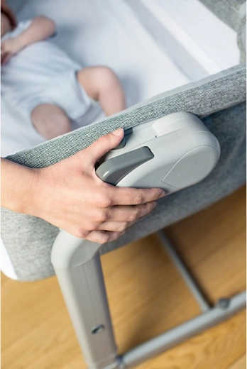 Einhandbedienung für schnellen Zugang zum Baby