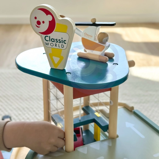 Helipad und Hubschrauber auf dem Dach