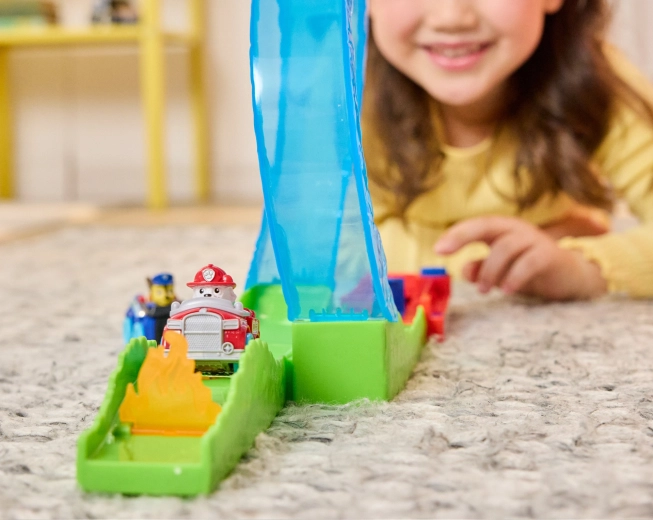 Spielhindernisse und klappbare „Flammen“