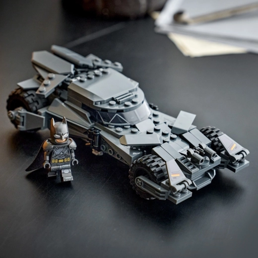Ikonisches Batmobil-Design zum Spielen und Ausstellen