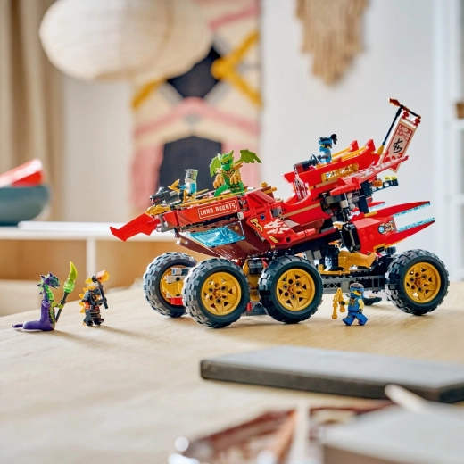 Action-Details: goldene Räder, Cockpit und Shooter