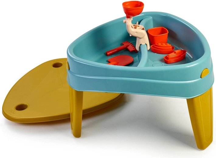 Spielspaß mit Wasser und Sand