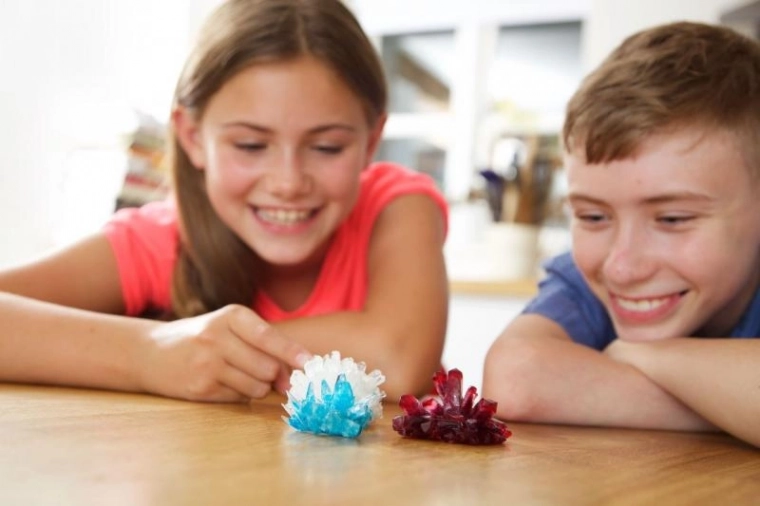 MAC TOYS Wachsende Kristalle – Experimentierset für Kinder (14+)