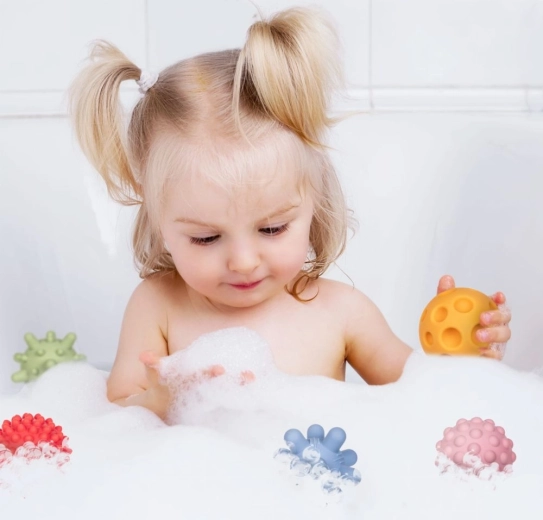 Ohne Löcher für hygienisches Spielen auch im Wasser