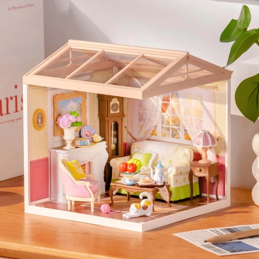 Ausstellungs-Diorama mit transparenten Paneelen