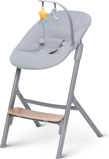 Babywippe Calmee ab Geburt mit Spielzeug und sicherer Befestigung